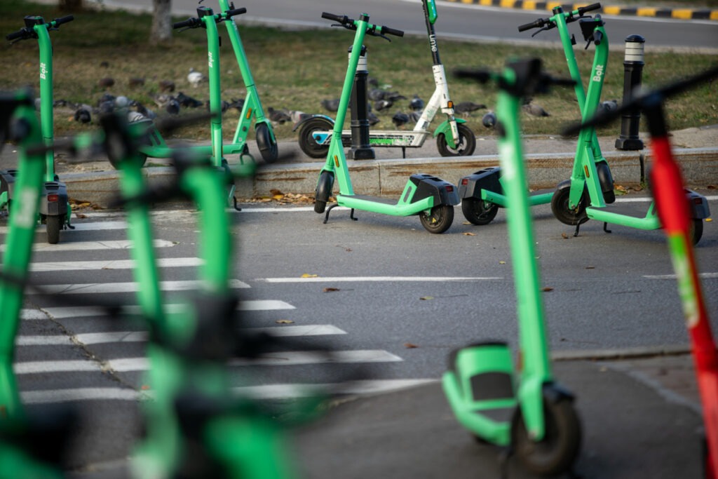 Abaterile bicicliştilor şi ale conducătorilor de trotinete, responsabile de o treime din accidentele rutiere din Bistriţa-Năsăud