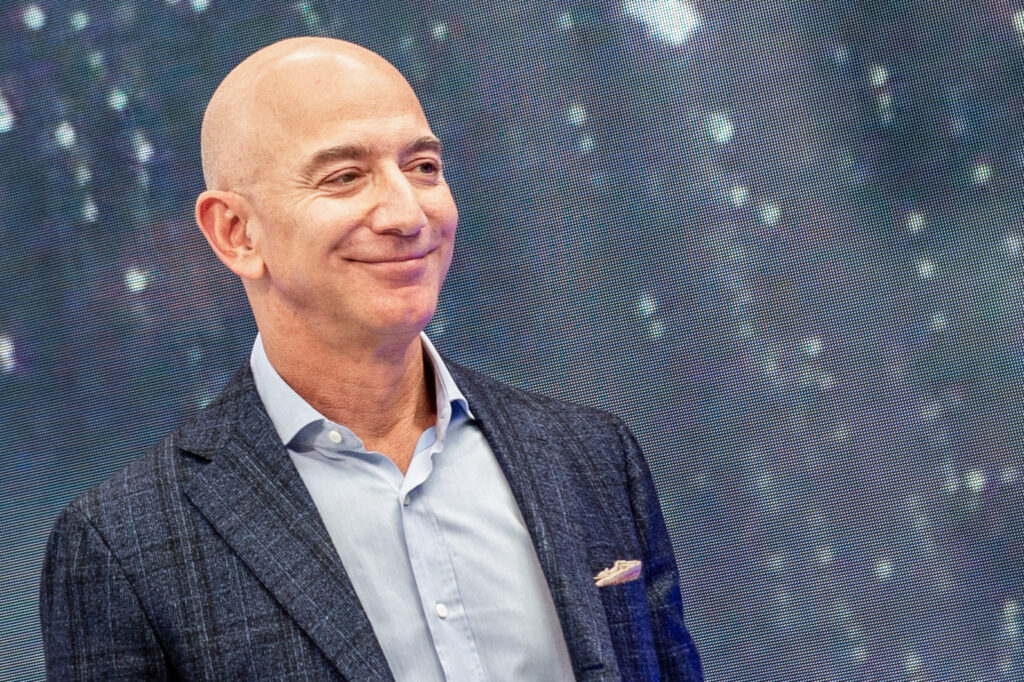 Liverpool, aproape de o tranzacție istorică: Jeff Bezos ar urma să cumpere o treime din club alături de un grup de investitori