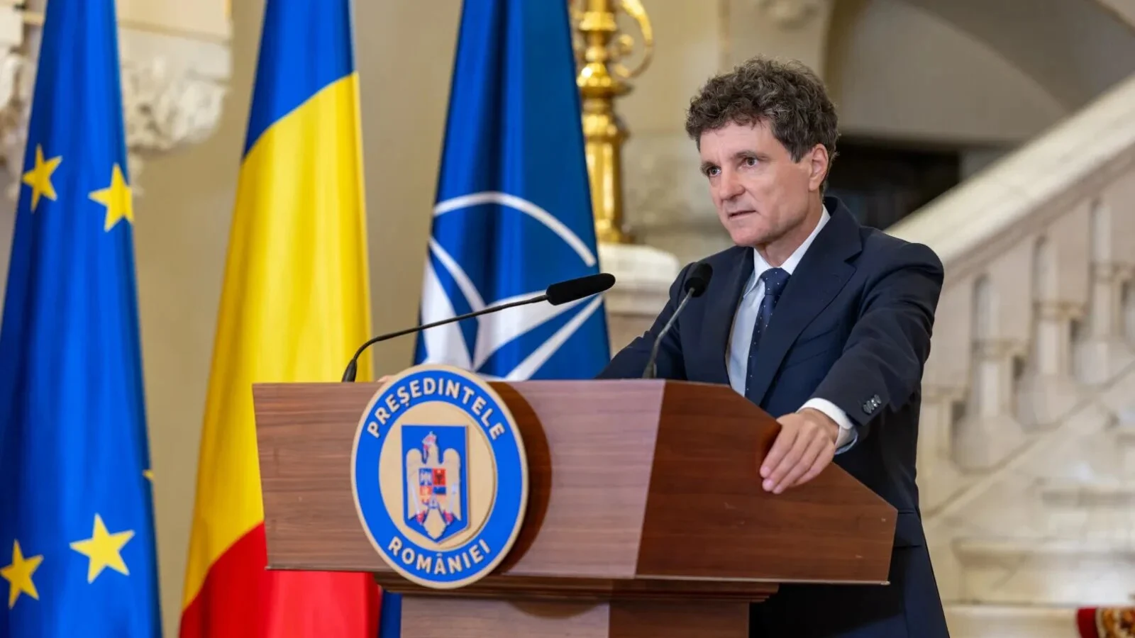Nicușor Dan a atacat la CCR legea care obligă concubinele să își depună declarația de avere și îl lasă fără mandat pe Dominic Fritz: Când se judecă contestația