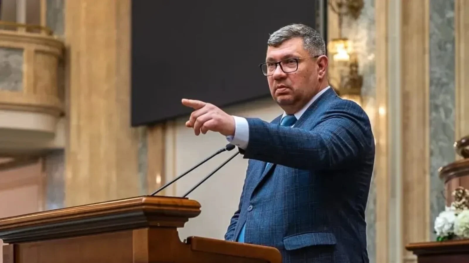 Senatorul ex-POT Robert Ghiță este acuzat de soție că a agresat-o și a dat-o afară din casă: Poliția a emis ordin de protecție
