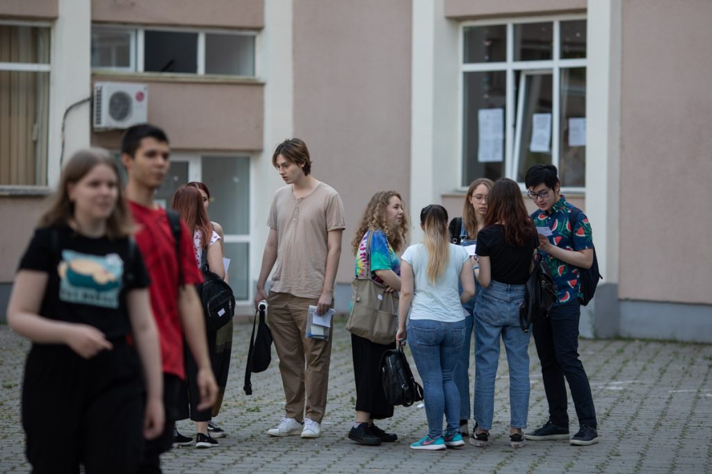 Bacalaureat 2026, sesiunea de toamnă. Elevii susțin astăzi proba la matematică sau istorie