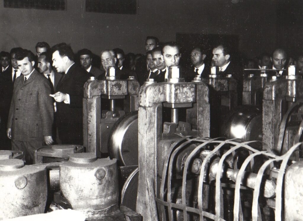 Mitul industriei comuniste / Cum arăta „industria care producea de toate” cu trei luni înainte de Revoluție