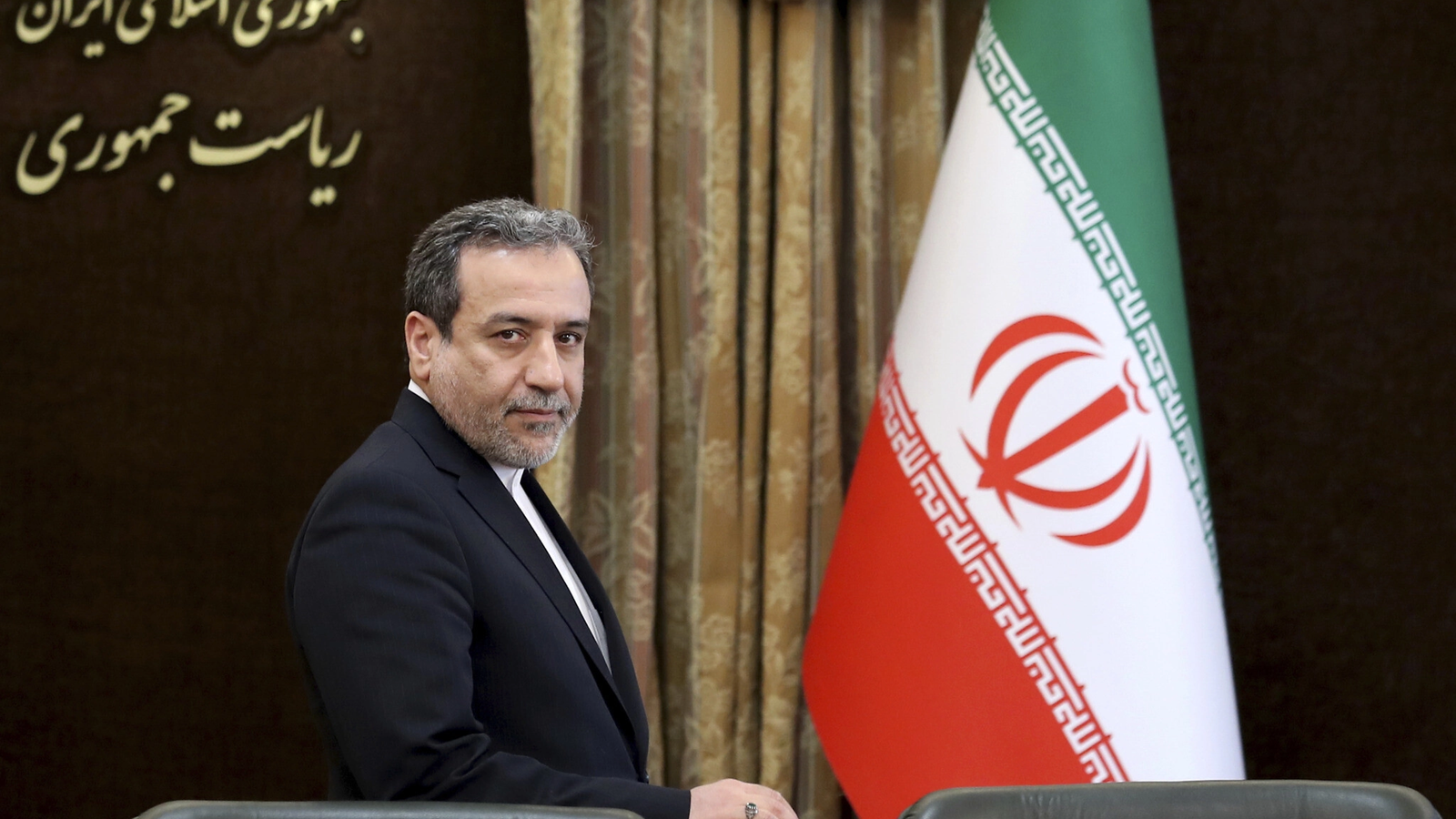VIDEO De la 'capitulare necondiționată' la 'implorat negocieri' - Șeful diplomației iraniene răstoarnă versiunea SUA privind negocierile și declară Iranul o 'putere invincibilă'