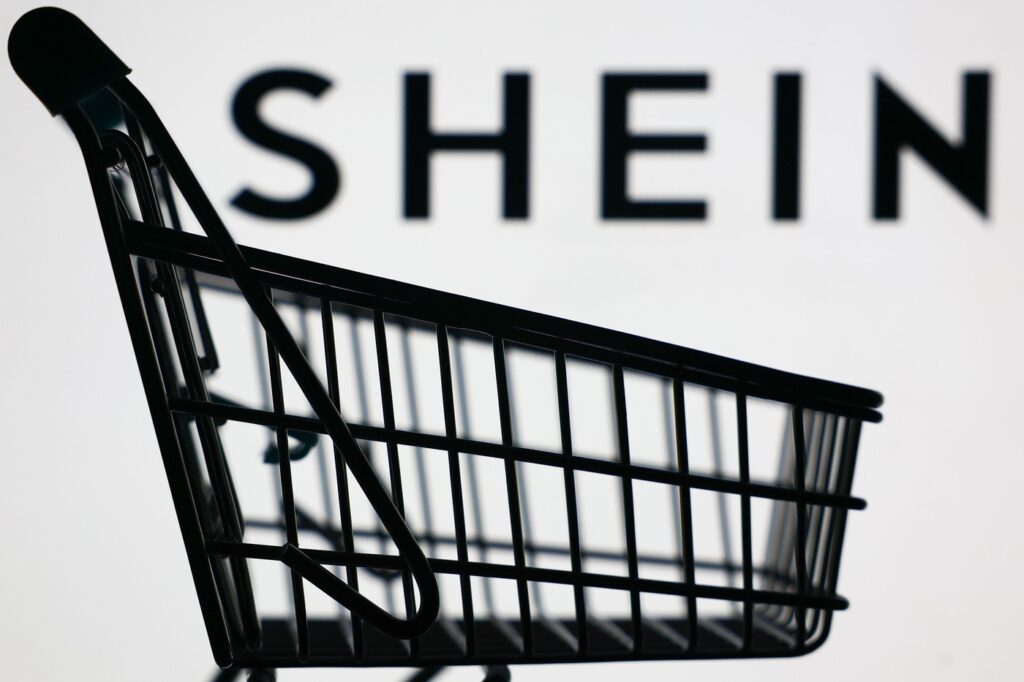 Shein ar putea intra la bursă cu o evaluare sub 30 de miliarde de dolari, potrivit Financial Times