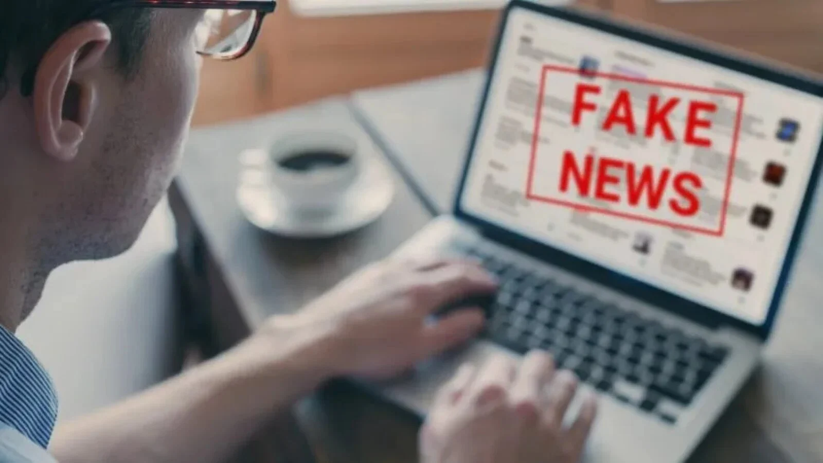 Zvonurile de pe Facebook te pot trimite la închisoare: Ce sancțiuni riscă persoanele care răspândesc informații false