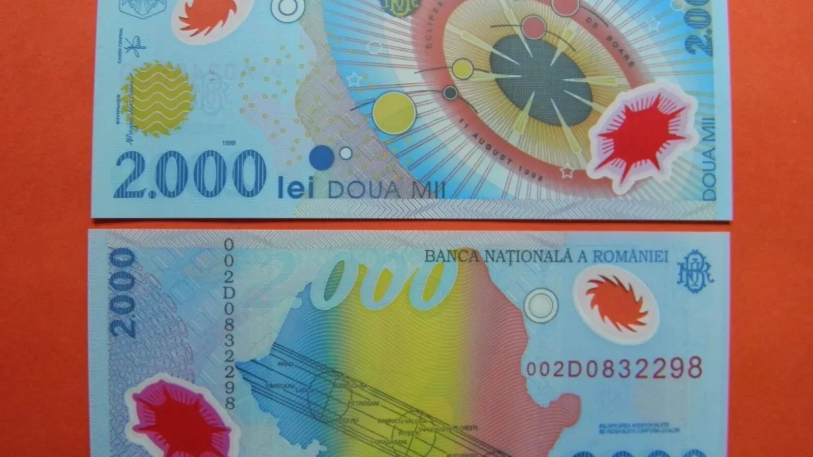 Bancnotele de 2.000 de lei vechi, de la eclipsa de soare din 1999, au redevenit căutate. Cu cât se vând, cu doar o zi înaintea unui nou fenomen astronomic