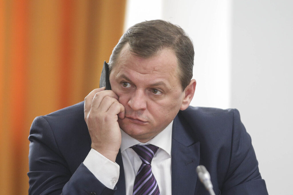 Non-combat al Ministerului Educației într-un dosar în care șeful SIE, Gabriel Vlase, încearcă să-și albească lucrarea de doctorat suspectă de plagiat
