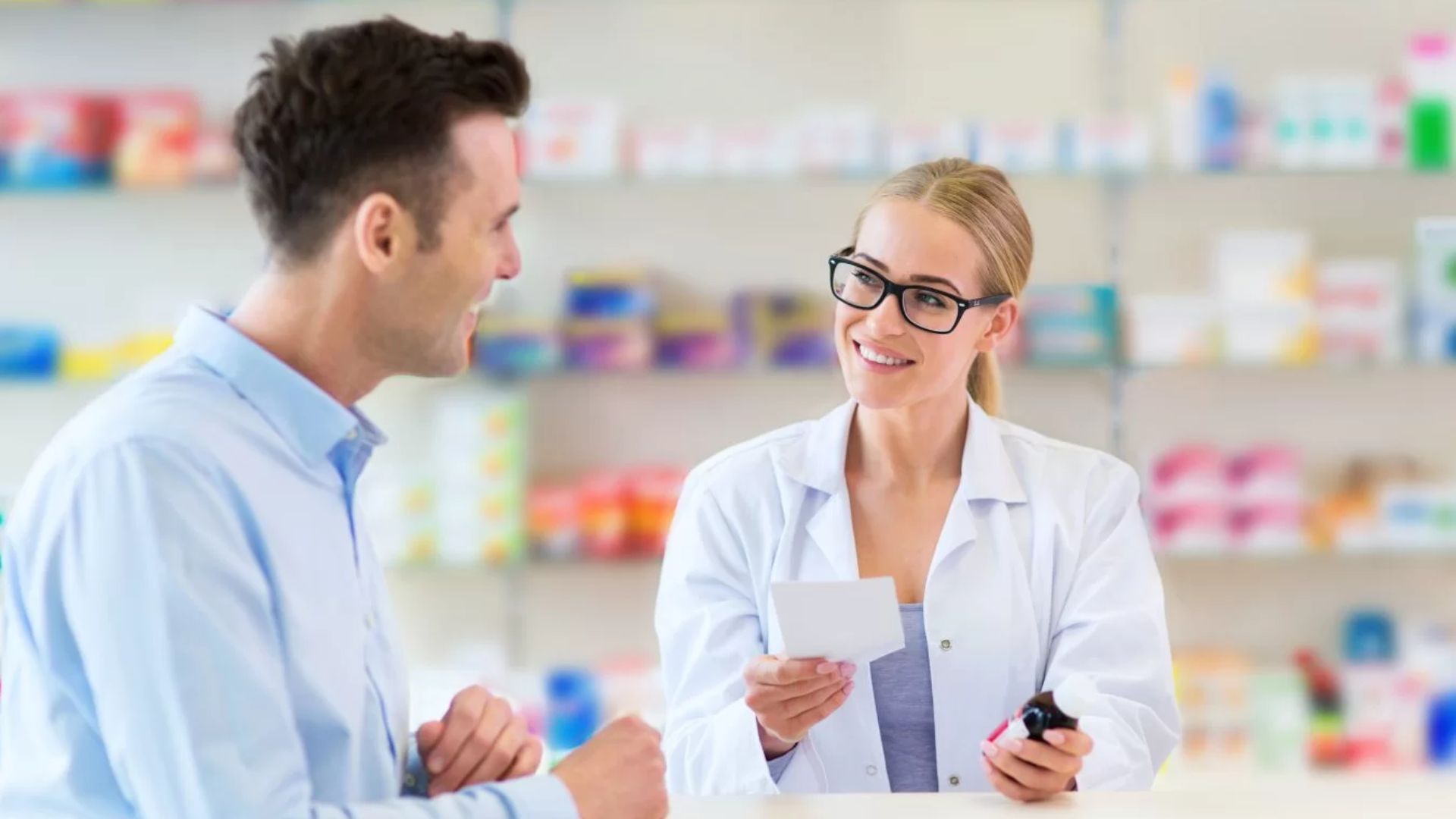 Vrei să contribui la tratamentele de mâine? Descoperă masteratele Facultății de Farmacie din Cluj și oportunitățile oferite