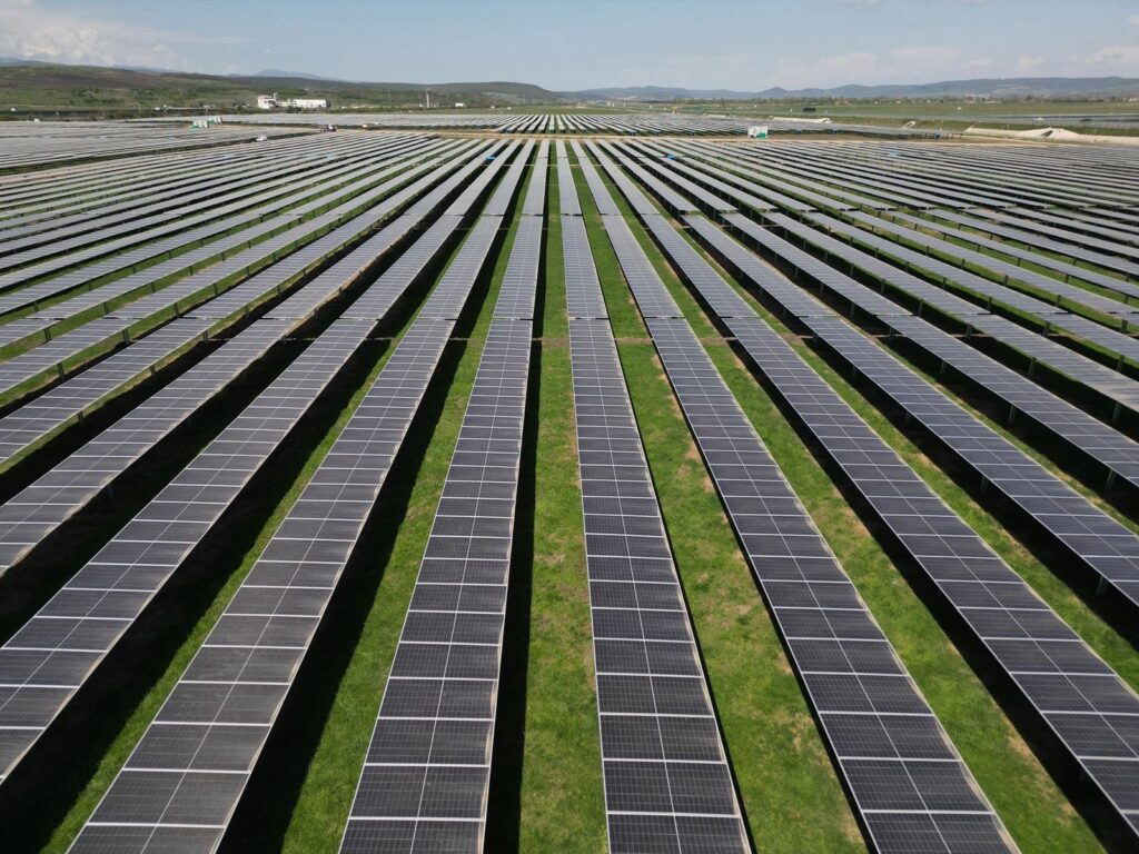 Centrala solară a Braşovului va fi funcţională la iarnă, de Crăciun, cu o întârziere de 2 ani / Primar: Era un proiect greşit. Nu avea drum de acces și lipsea un element esenţial: branşamentul
