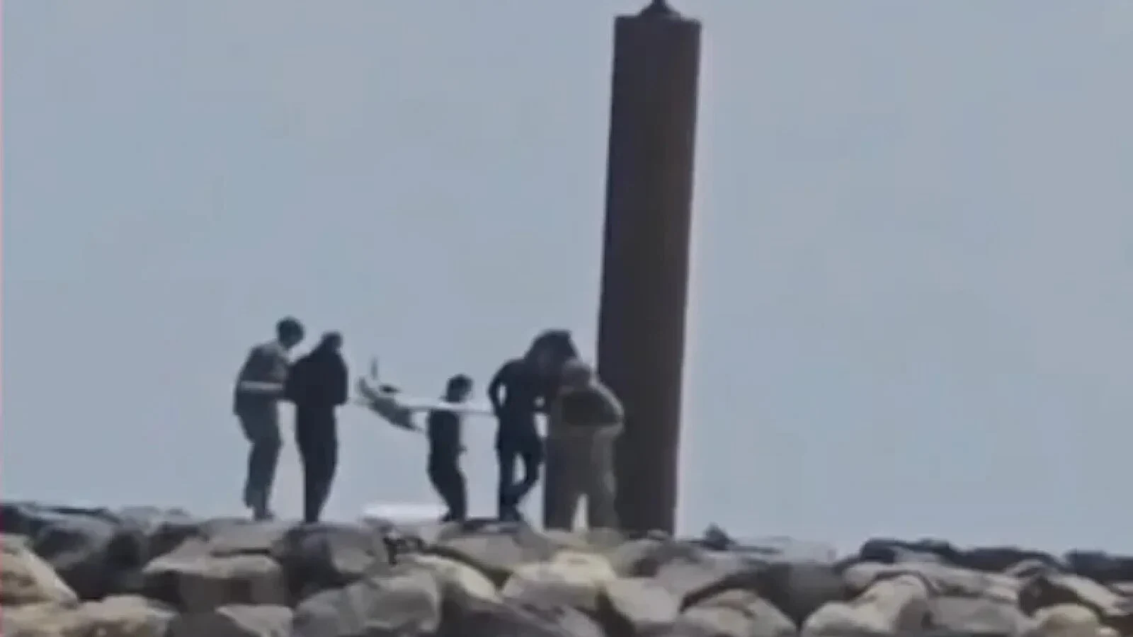 FOTO Imagini incredibile la Costinești: Drona, scoasă cu mâinile din mare după evacuarea plajei / Miruță: 'E un război real'