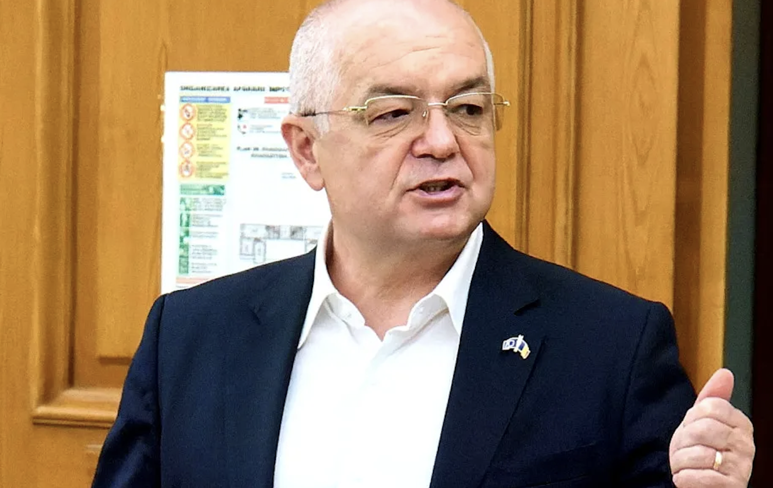 Emil Boc, revoltat de mirosul care sufocă Clujul! Primarul cere oprirea imediată a împrăștierii îngrășămintelor: „Solicităm scuze publice de la Transavia”