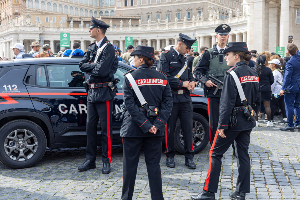 Un om de afaceri italian recunoaște că a organizat un atentat cu bombă la locuința unui jurnalist de investigație ca să-i asigure o protecție mai bună din partea autorităților / Mașina ziaristului și cea a fiicei sale au fost distruse în explozie