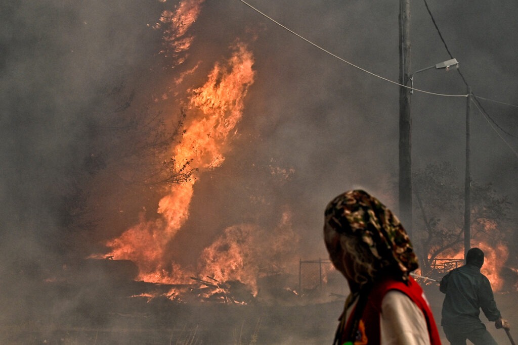 Turiști evacuați din Salonic după ce un nou incendiu forestier izbucnit în apropiere