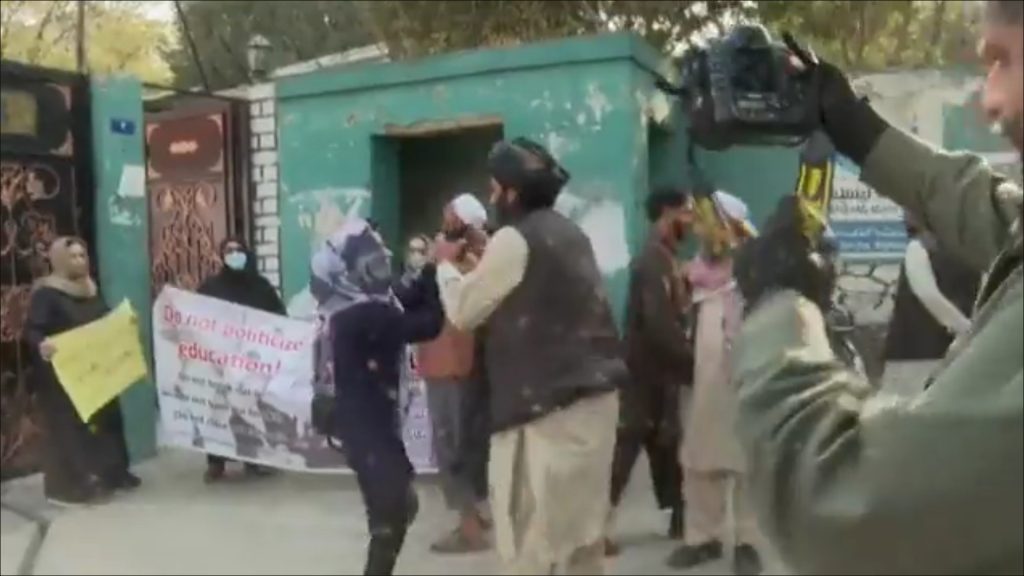 Primarul unui oraş important din Afganistan, ucis într-un atentat cu bombă