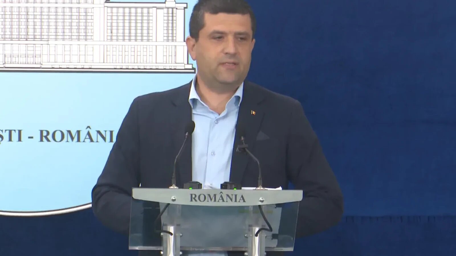 Cu ce fotografii a fost "păcălit" Radu Miruţă, ministrul demis al Apărării: E multă dezinformare! / Ce reprezentau, de fapt, imaginile
