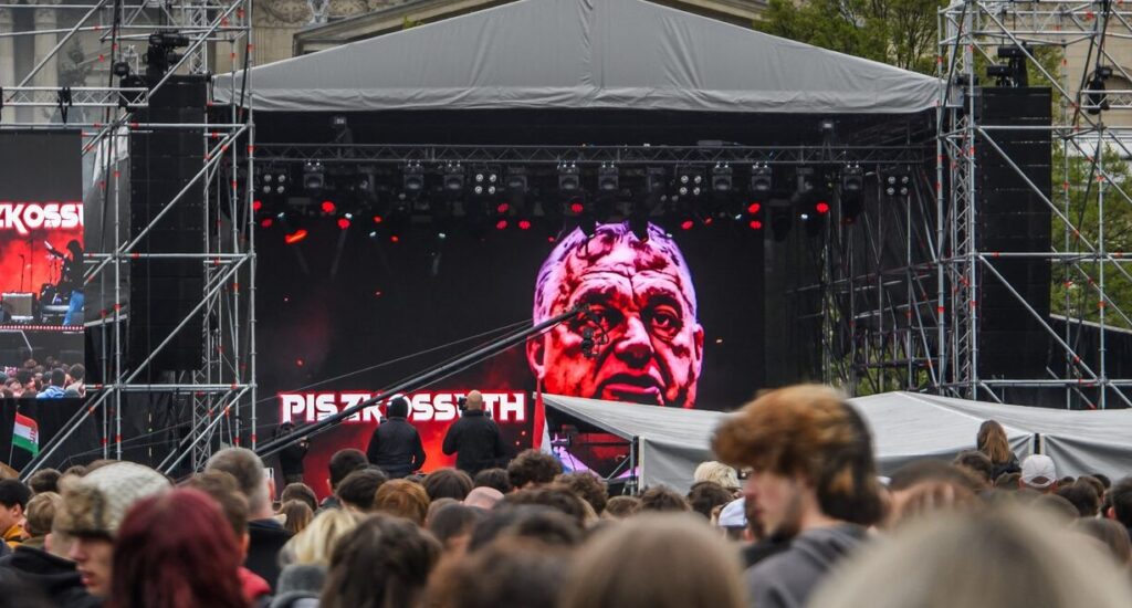 Guvernul Orbán a cumpărat 41 de clădiri istorice în străinătate, mare parte în ruină, dar a renovat doar una dintre ele. Cele mai multe sunt în România. Guvernul Peter Magyar trebuie să decidă ce face cu ele