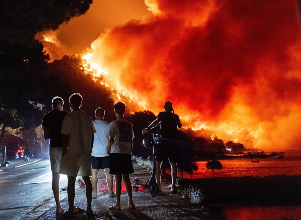 Atenţionare de călătorie: Croaţia – incendii de vegetaţie, în special zona coastei Mării Adriatice