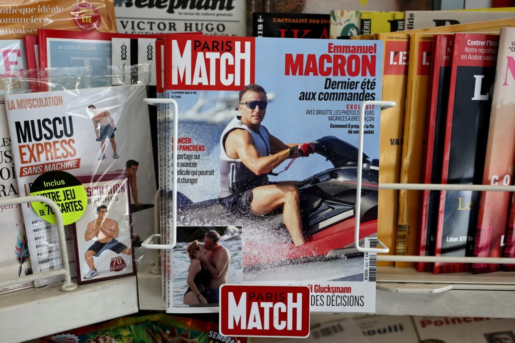 O imagine a preşedintelui francez Emmanuel Macron pe jet-ski stârneşte critici în Franța
