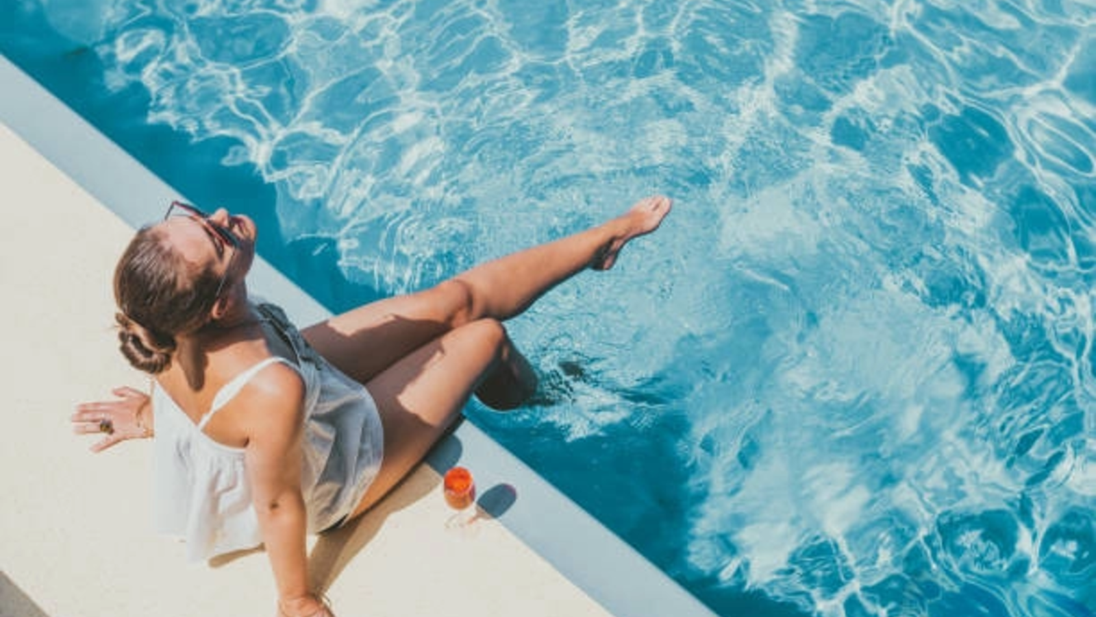 Ungurii nu mai au voie sa își umple piscinele, să își spele mașinile și să ude grădinile: Criza apei e cauzată de Dunăre