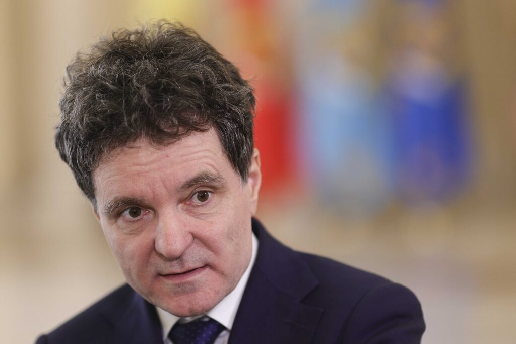 Nicuşor Dan, invitat la discuţii de reprezentanţii mediului de afaceri, ai Camerelor de Comerţ şi Industrie, mediului academic şi universitar și organizaţiilor profesionale despre fomarea viitorului Guvern şi deteriorarea nivelului de trai al românilor
