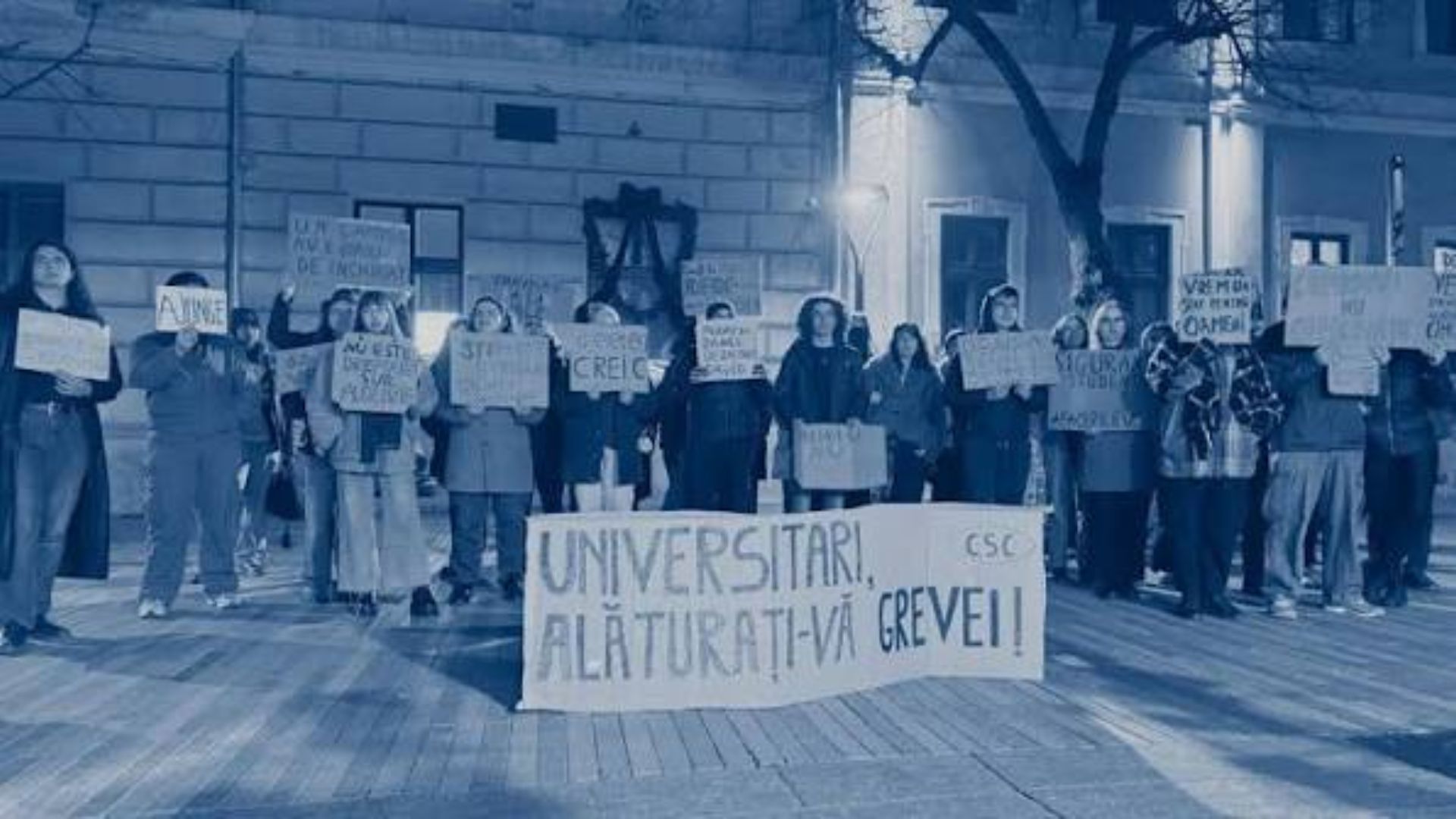 „Fără servicii secrete în sălile de clasă!” Studenții din Cluj-Napoca cer ca școlile să fie finanțate, nu monitorizate