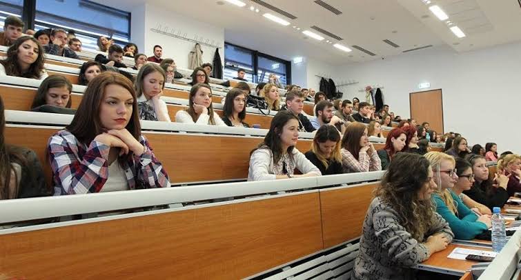 Cum înveți programare la Cluj fără să fi lucrat vreo zi în IT! La UTCN există o „companie” de software unde cursanții primesc roluri și termene reale