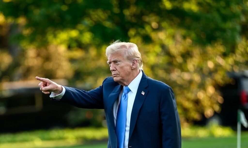 Trump amenință Omanul cu „bombardamente puternice” dacă „stă în calea” unui acord între SUA și Iran
