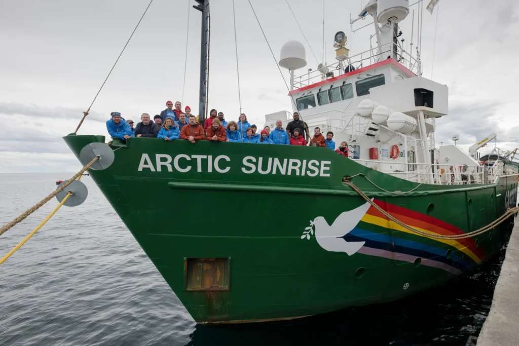 Nava-simbol a organizației Greenpeace nu mai vine la Constanța / ”Dana care ne era alocată nu mai e disponibilă”