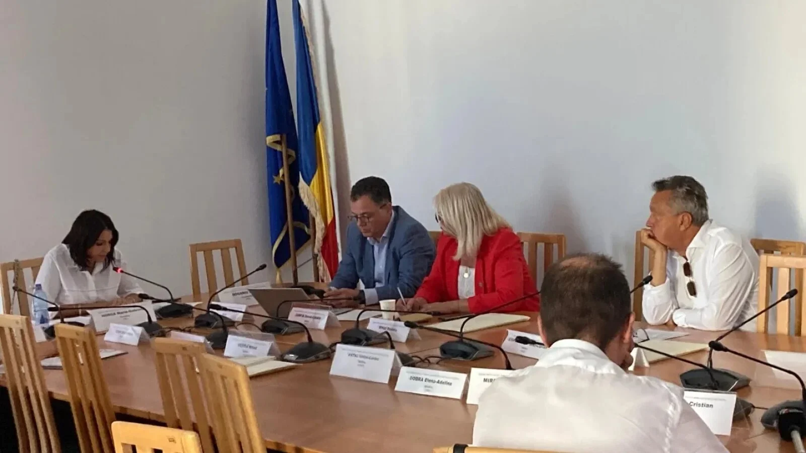 10 miliarde blocați de litigii, falimente și scumpiri / Ministrul Dezvoltării cere Parlamentului un răgaz pentru mii de primari de comune și orașe