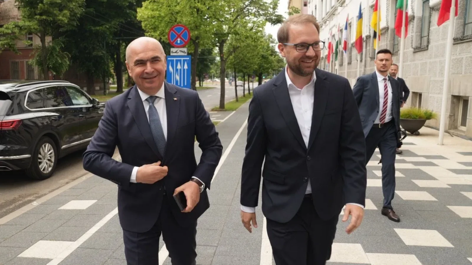 Umbra lui Bolojan în USR: de la venerarea instanțelor la rugăciuni către Cotroceni