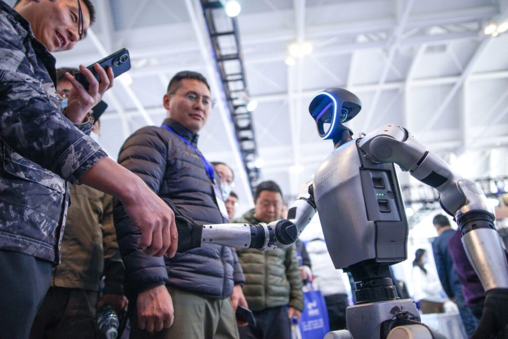 Roboții umanoizi din China se confruntă cu o nouă provocare: Trebuie să demonstreze că pot fi profitabili