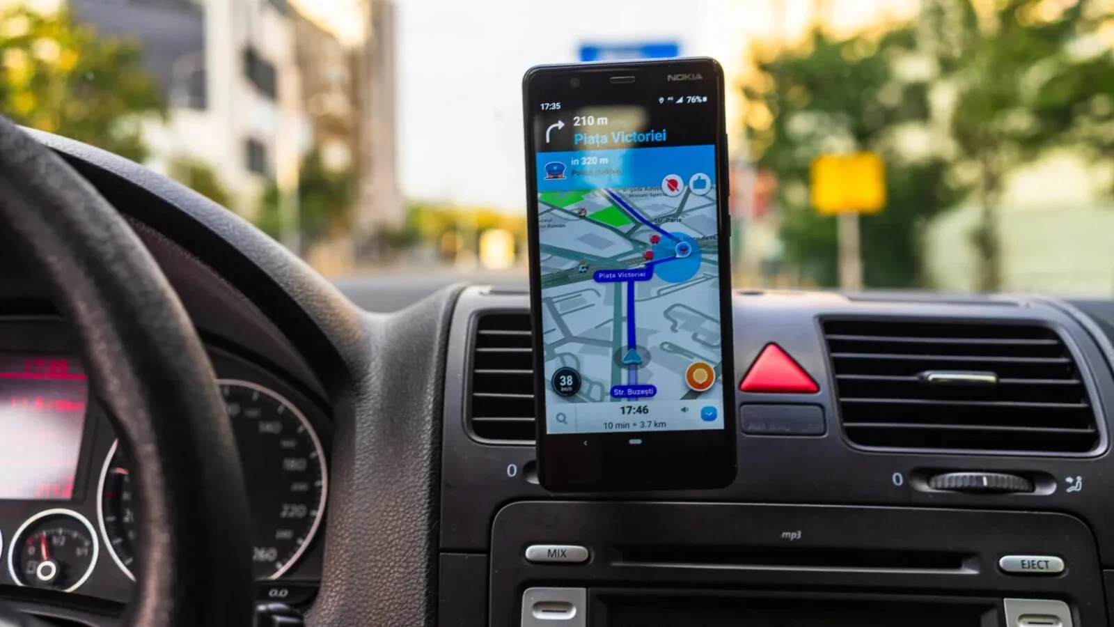 Trucul șoferilor dacă se blochează radarele pe Waze și Google Maps
