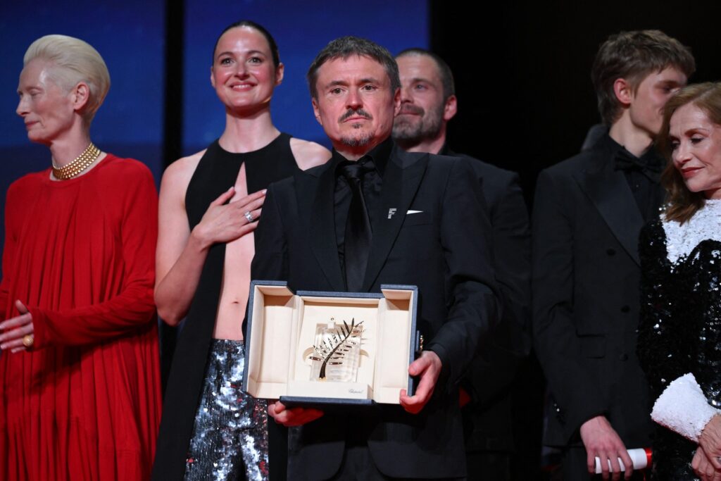 Filmul ”Fjord” de Cristian Mungiu, primit cu articole laudative și critice în Franța. Le Monde: ”Ciocnirea dintre două lumi opuse” / Liberation: ”Mungiu atacă dur progresismul și pare mai curând să confirme fracturile pe care pretinde că le analizează”