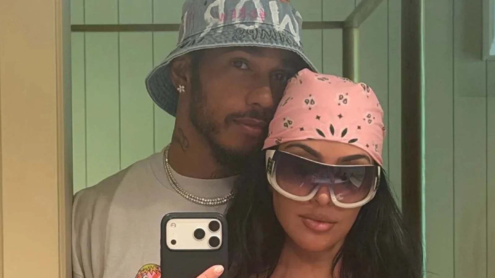 FOTO Lewis Hamilton recunoaște relația cu Kim Kardashian. Cum a decis să-și oficializeze relaţia