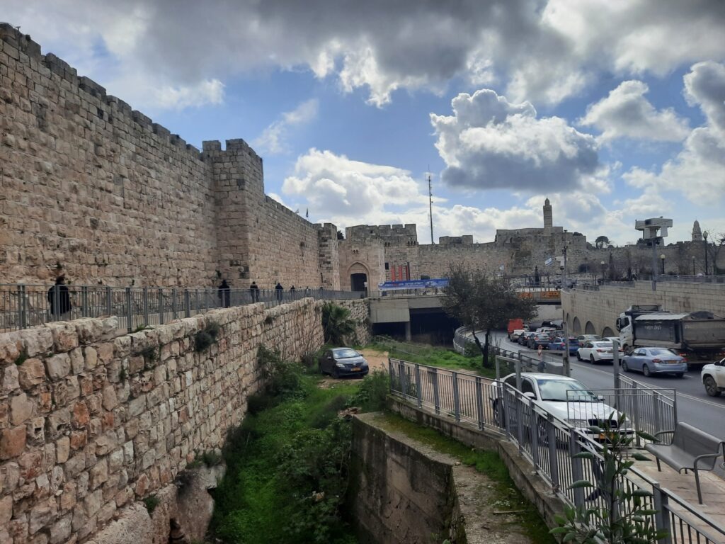 Autoritățile israeliene l-au reținut pentru interogare pe ministrul Afacerilor Ierusalimului al Autorității Palestiniene