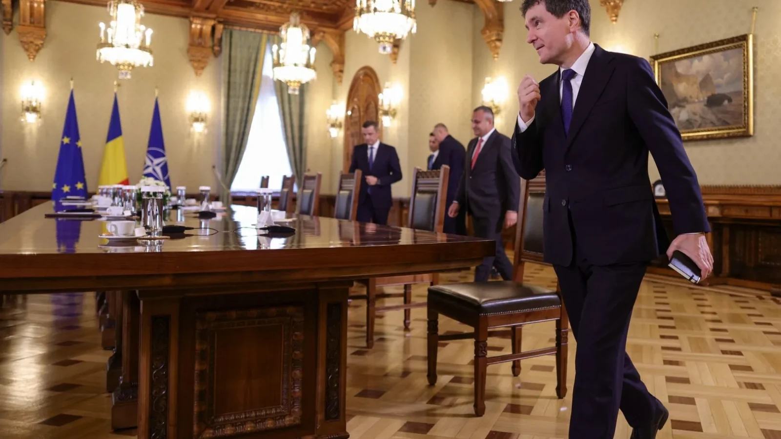 Un fost premier PSD spune când ar urma Nicușor Dan să rupă blocajul politic Soluția ar include și negocieri cu AUR: 'România este în picaj'