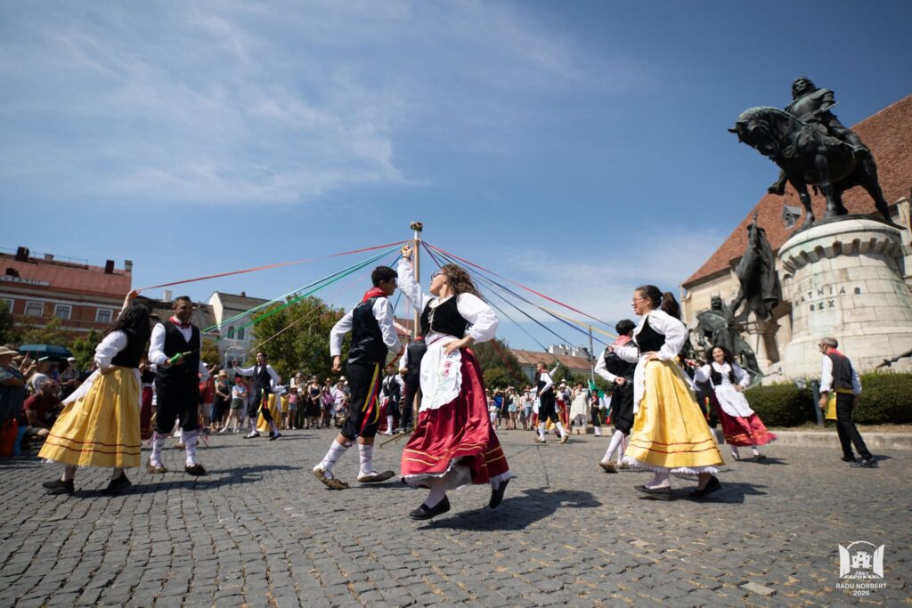 La „Zilele Culturale Maghiare”, în Cluj Napoca, a fost prezent un reprezentant al Guvernului TISZA de la Budapesta: „Un prim pas spre stabilirea unui dialog” / Liderii UDMR, tot mai preocupați să se pună bine cu actualul premier Péter Magyar