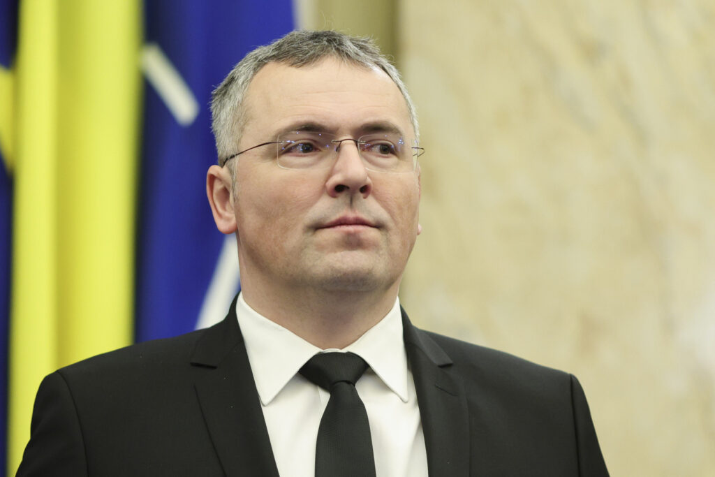 Procurorul Claudiu Sandu, membru CSM, despre Înalta Curte: Implicarea justiției în politică a atins noi cote, de care vreau să mă disociez. Profesionalismul și verticalitatea unui judecător constituțional sunt contestate de o autoritate care în ultimii ani s-a remarcat prin spălarea, chiar retroactivă, a mii de infractori