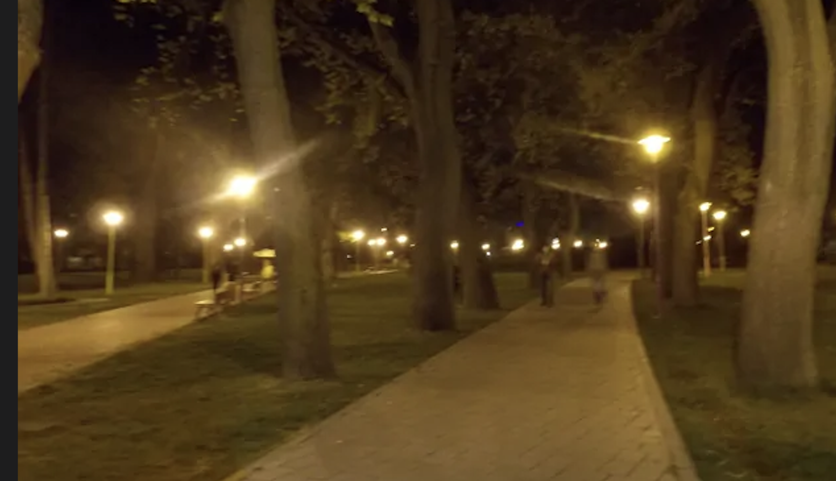 Coșmar pe strada Dunării din Cluj-Napoca: Parc plin de cioburi, bancă stropită cu ulei și tineri care beau și țipă seară de seară. Vecinii cer patrule