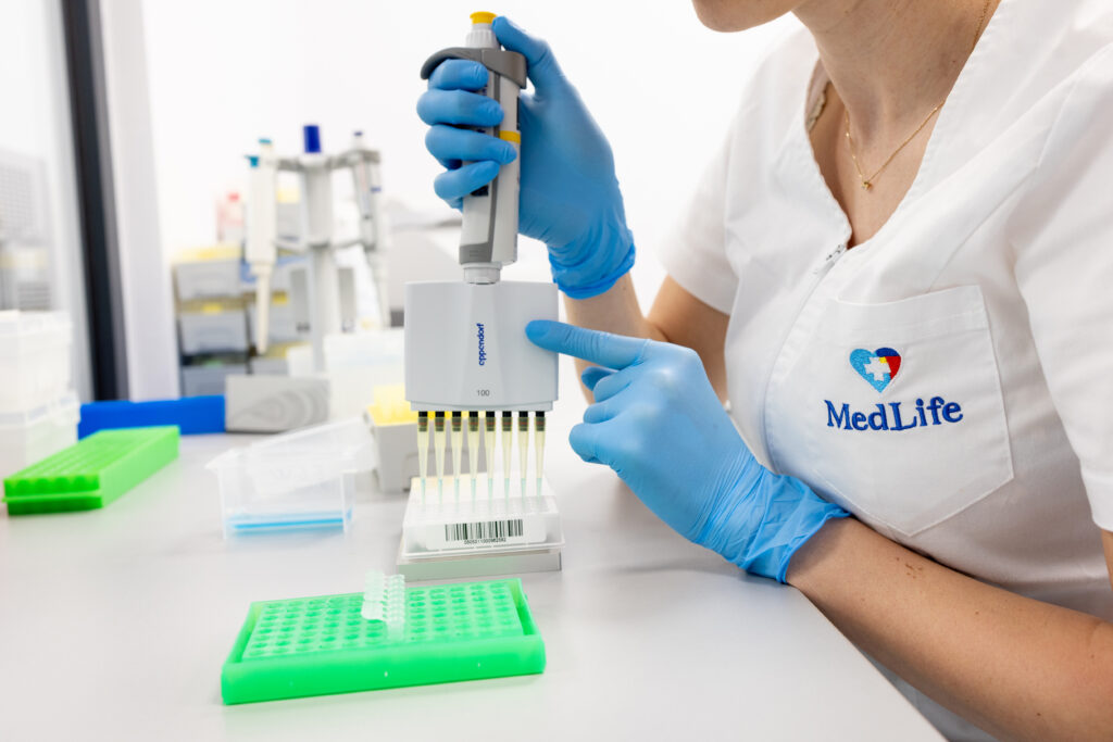 MedLife își consolidează poziția de lider în diagnosticul avansat, prin achiziția pachetului majoritar al Qualipat