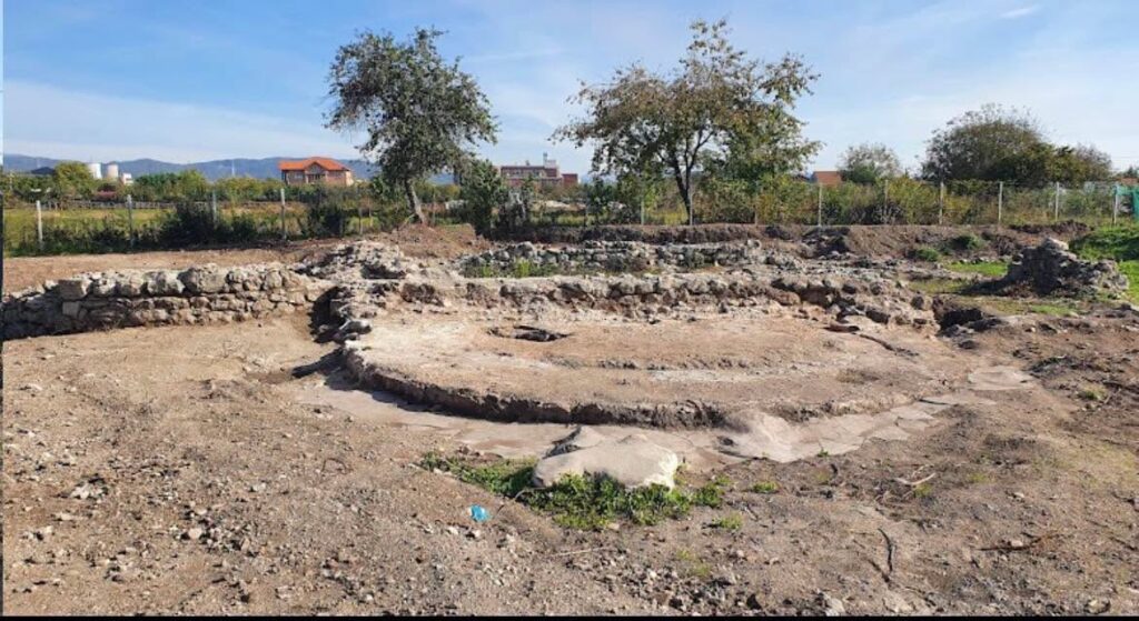 Săpături la Buridava Dacică: Cum au ajuns dacii din Ocnele Mari bogați datorită comerțului cu sare / ”Epoca dacică, aşa cum ne este ea prezentată, ca un regat unic al Daciei, e departe de adevărul istoric”