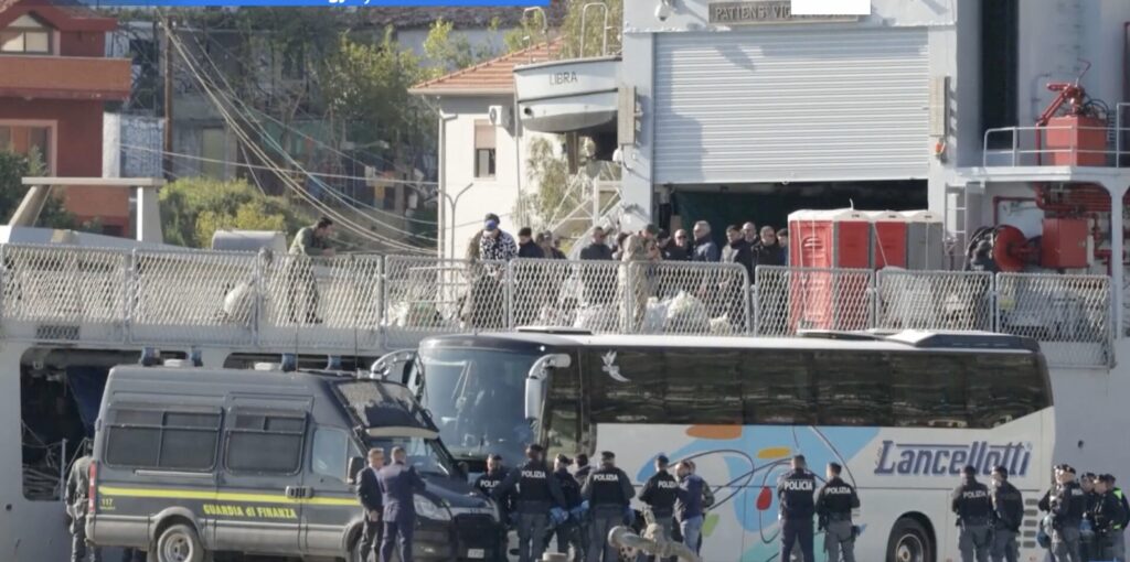 Amnesty International acuză că centrele italiene de detenție a migranților din Albania încalcă drepturile omului