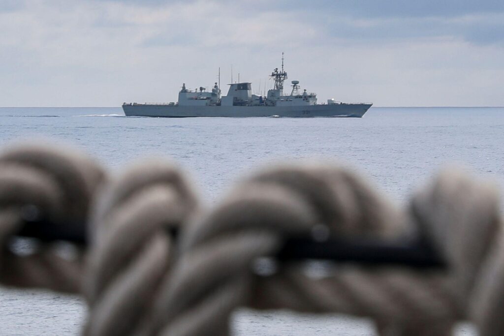 Un distrugător al Marinei SUA a rămas patru zile fără electricitate în Marea Chinei de Sud