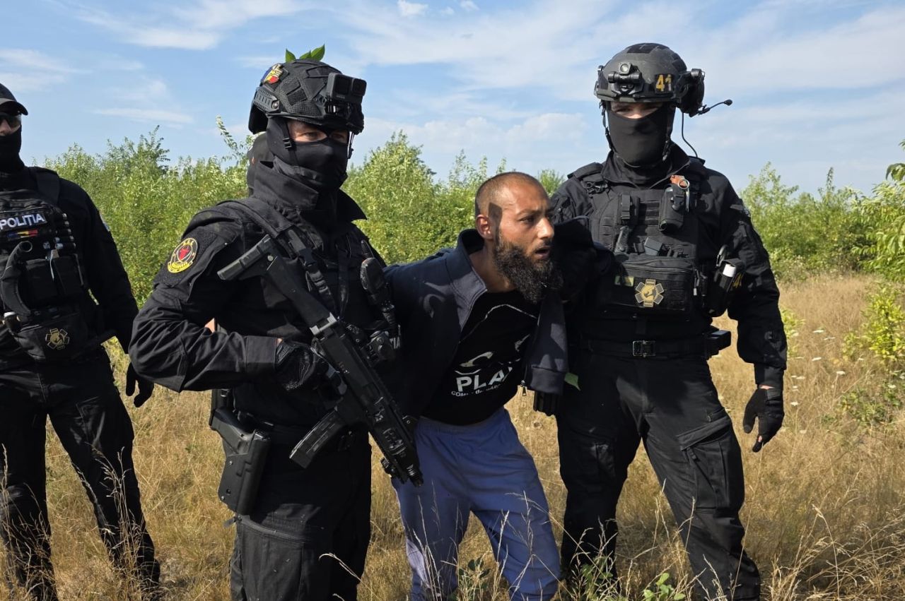 FOTO. Deținutul evadat din Baia Mare a fost prins după două zile de căutări. Unde l-au găsit polițiștii pe bărbat