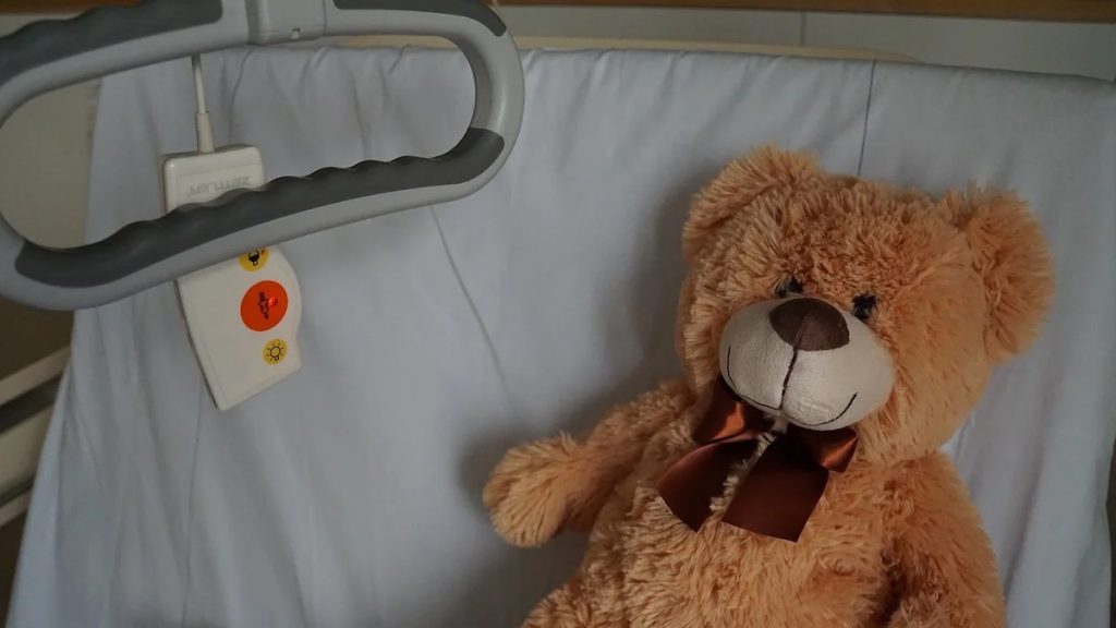 O fetiță de 4 ani a murit de difterie în Palermo / Părinții nu au fost de acord cu vaccinarea, susțineau că ar putea provoca o formă de autism / Difteria a dispărut de mai bine de 10 ani din Italia
