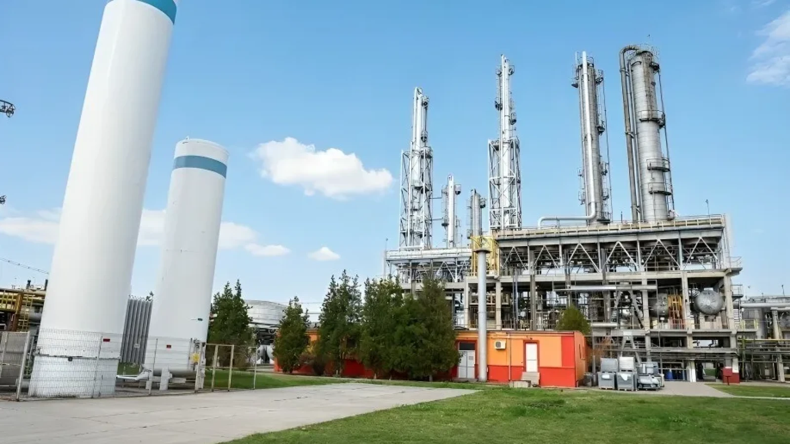 Rafinăria Vega trece la energie verde: Rompetrol construiește o centrală solară și un sistem de stocare
