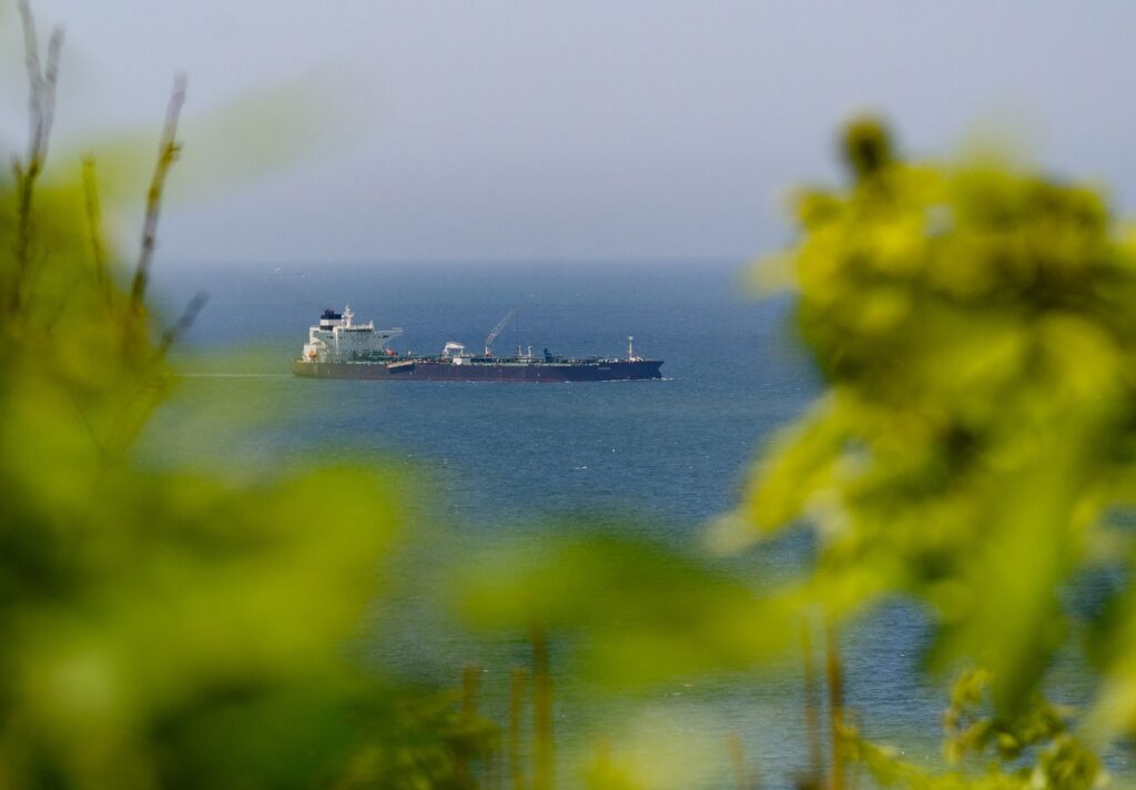 Iranul acordă Irakului permisiunea ca petrolierele sale să treacă prin Strâmtoarea Ormuz