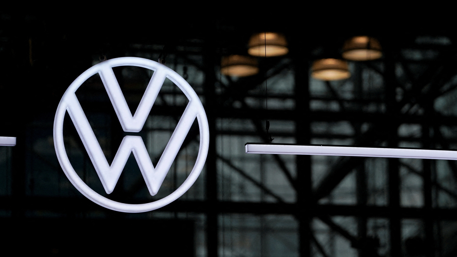 Se anunță zeci de mii de concedieri la Volkswagen. Gigantul auto vrea să-și reducă substanțial costurile