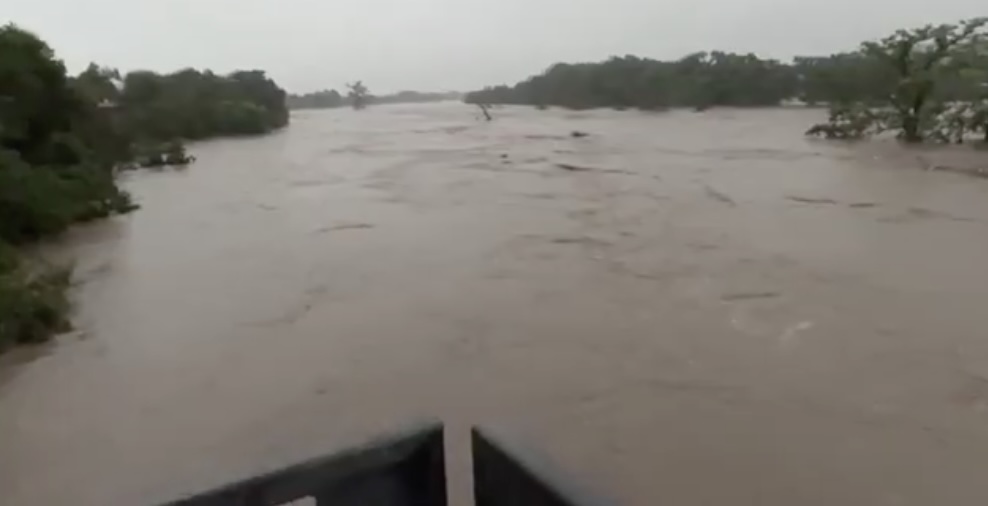 Cod portocaliu de inundaţii pe râuri din judeţele Vâlcea şi Argeş, până la miezul nopţii