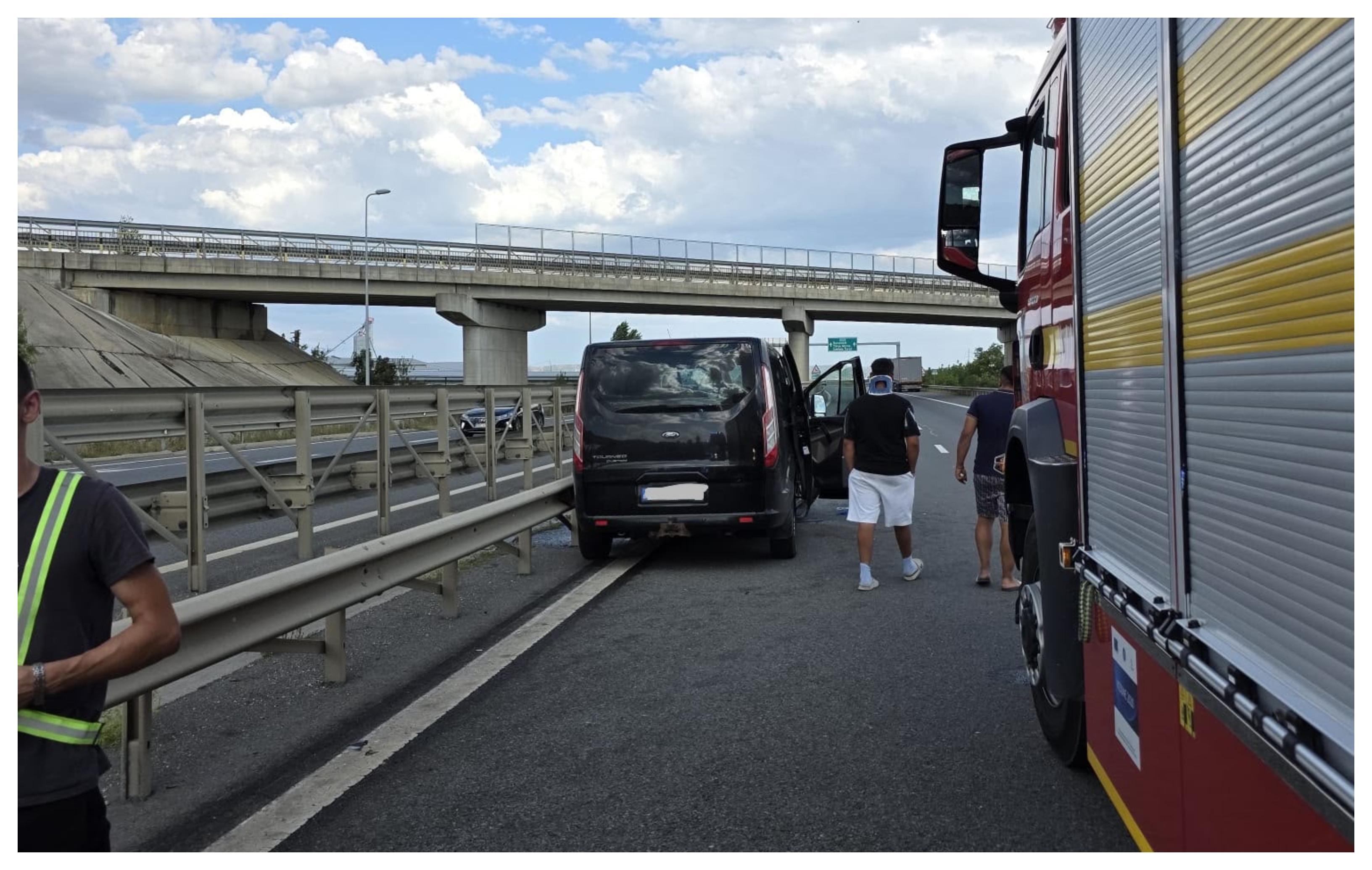 VIDEO. Cum s-a produs accidentul de pe A3, în care a fost implicat un microbuz cu 9 persoane! Șoferul nu a păstrat distanța